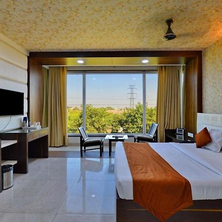 Hotel Tilak Bhopal Buitenkant foto