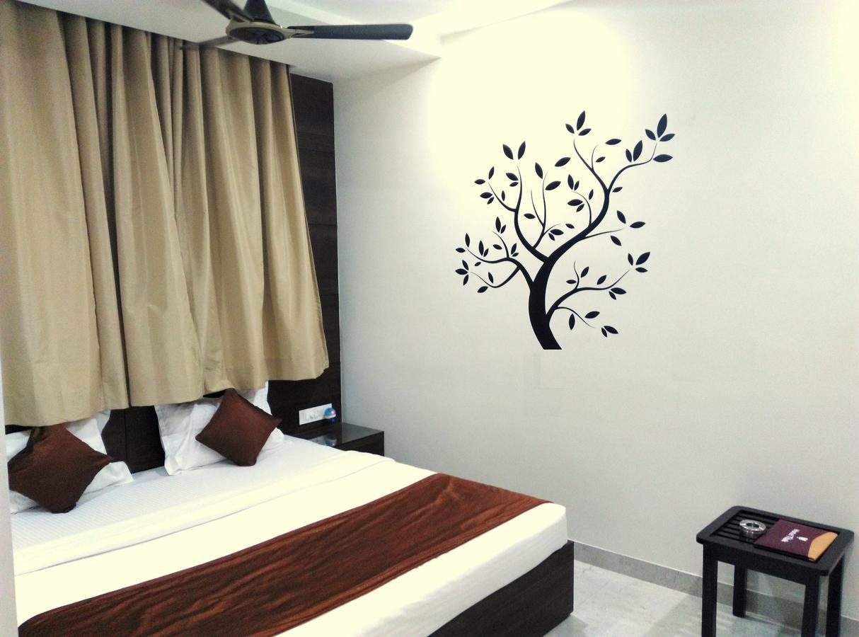 Hotel Tilak Bhopal Buitenkant foto