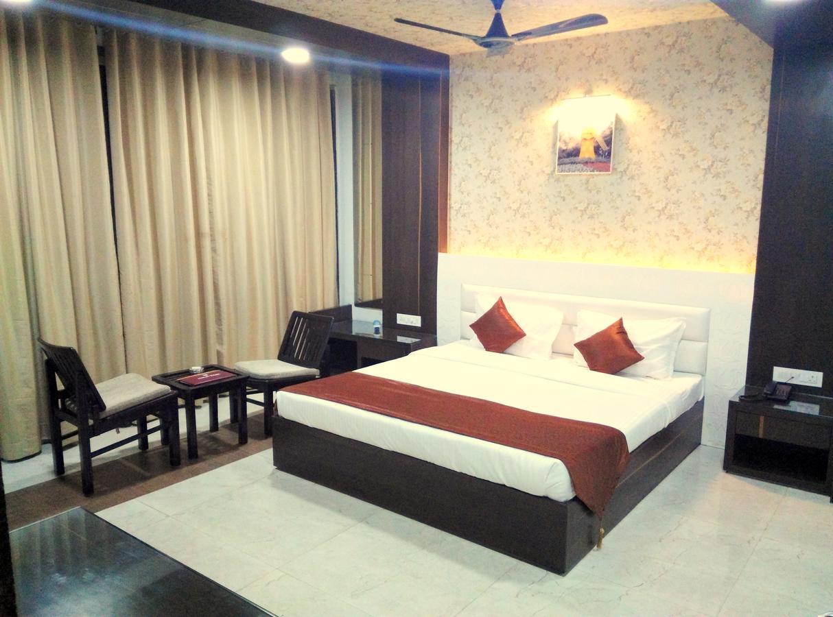 Hotel Tilak Bhopal Buitenkant foto