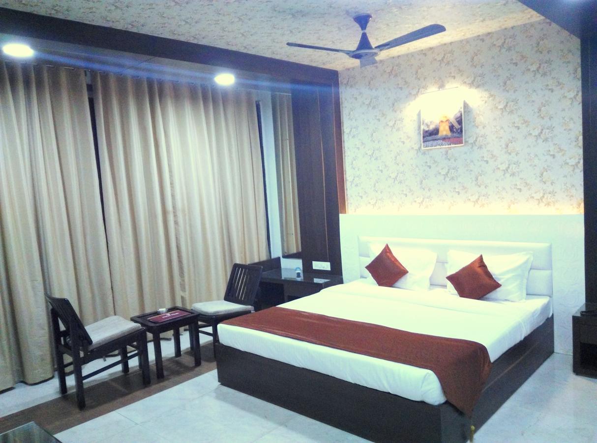 Hotel Tilak Bhopal Buitenkant foto